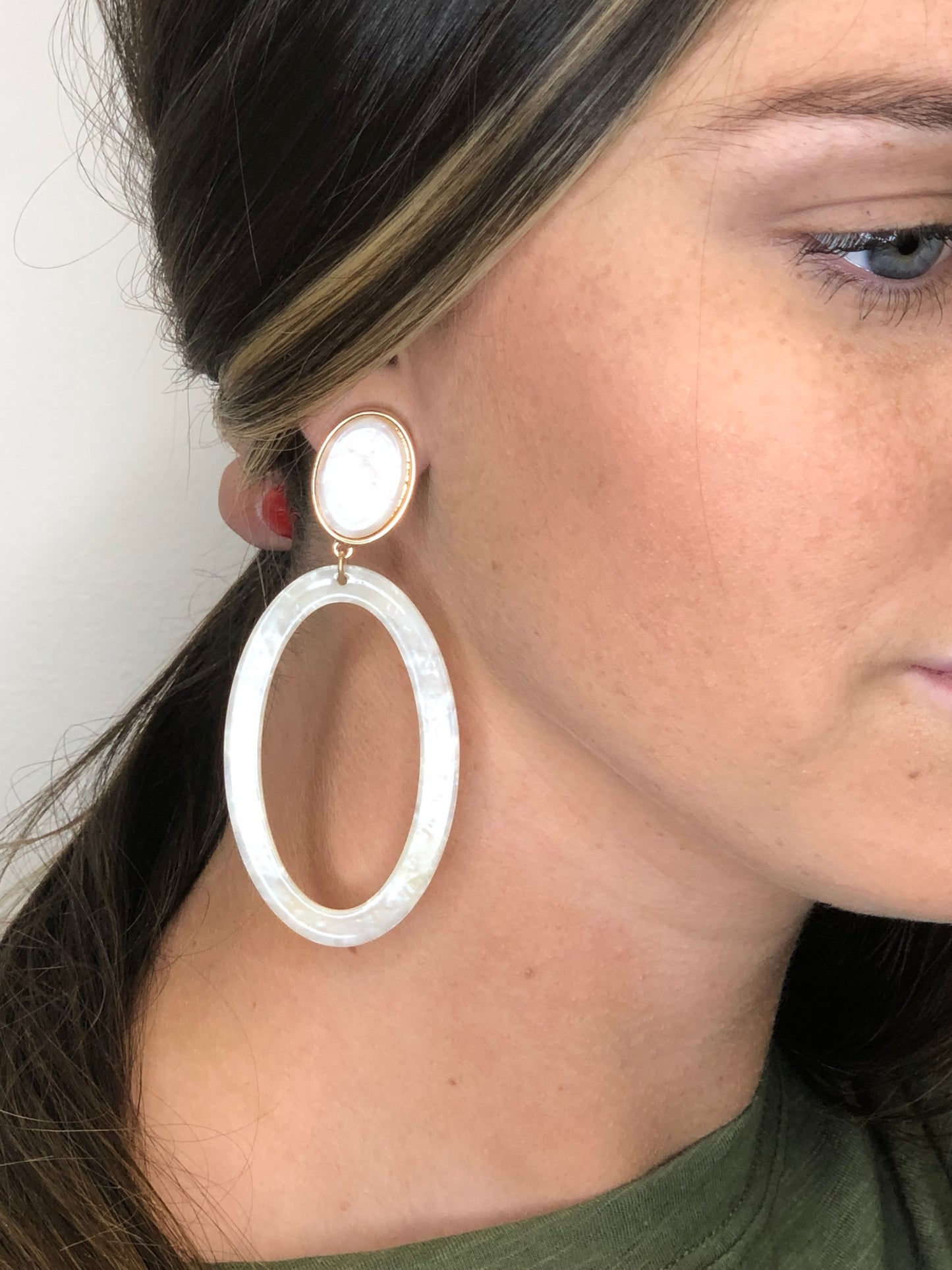 Acrylic Cream Circle Earrings